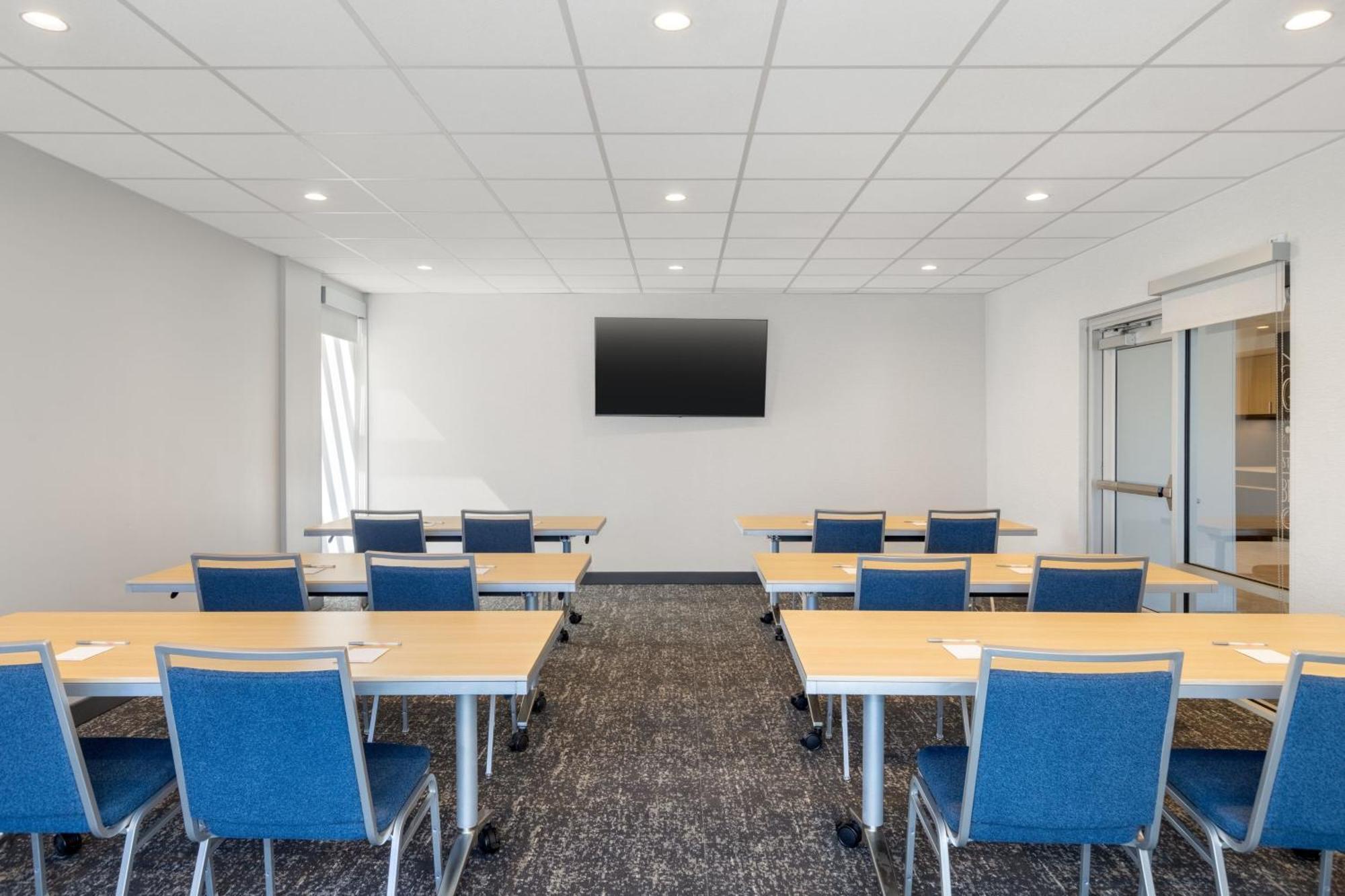Towneplace Suites By Marriott Geneva At Spire Academy מראה חיצוני תמונה