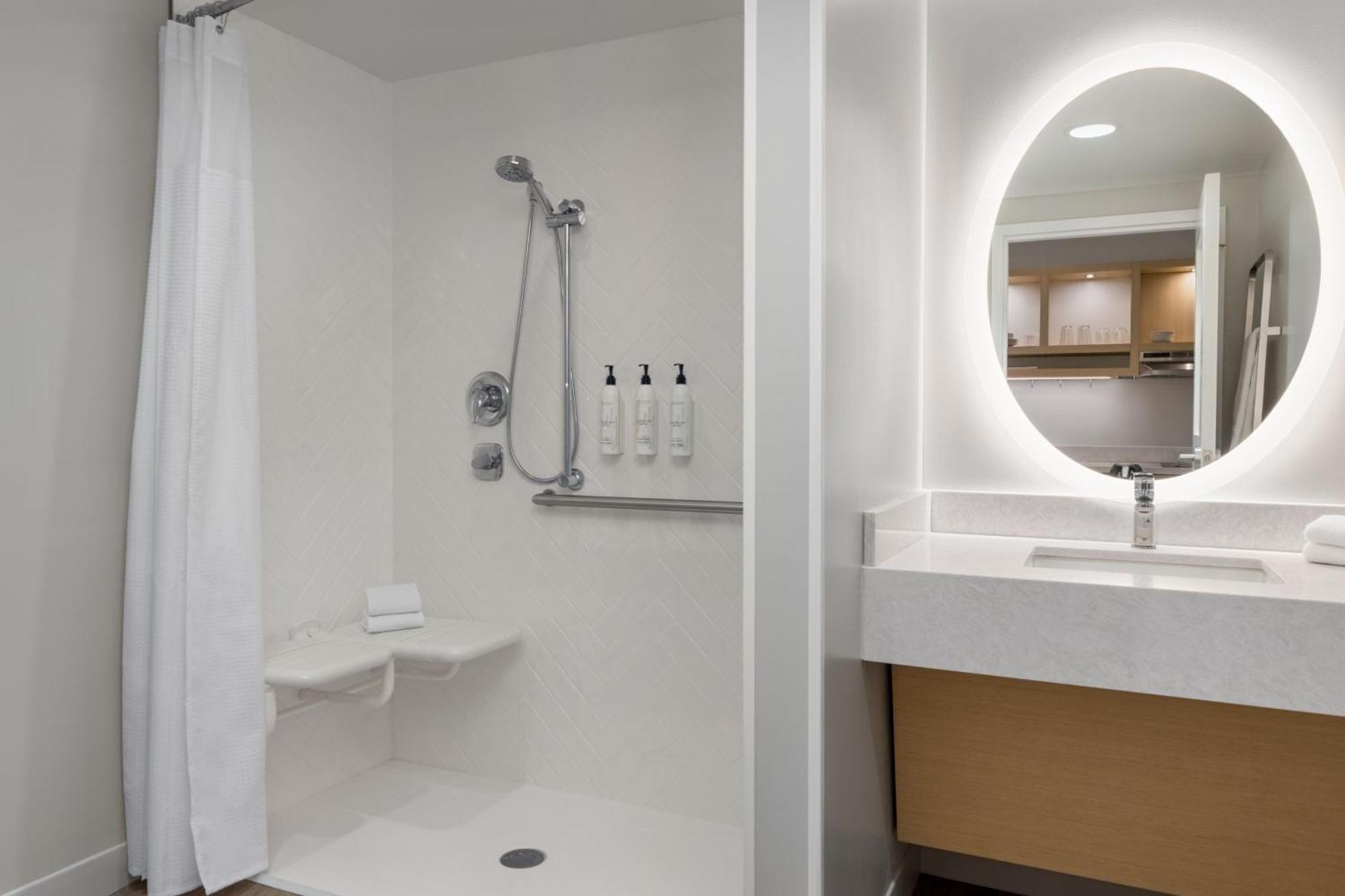 Towneplace Suites By Marriott Geneva At Spire Academy מראה חיצוני תמונה