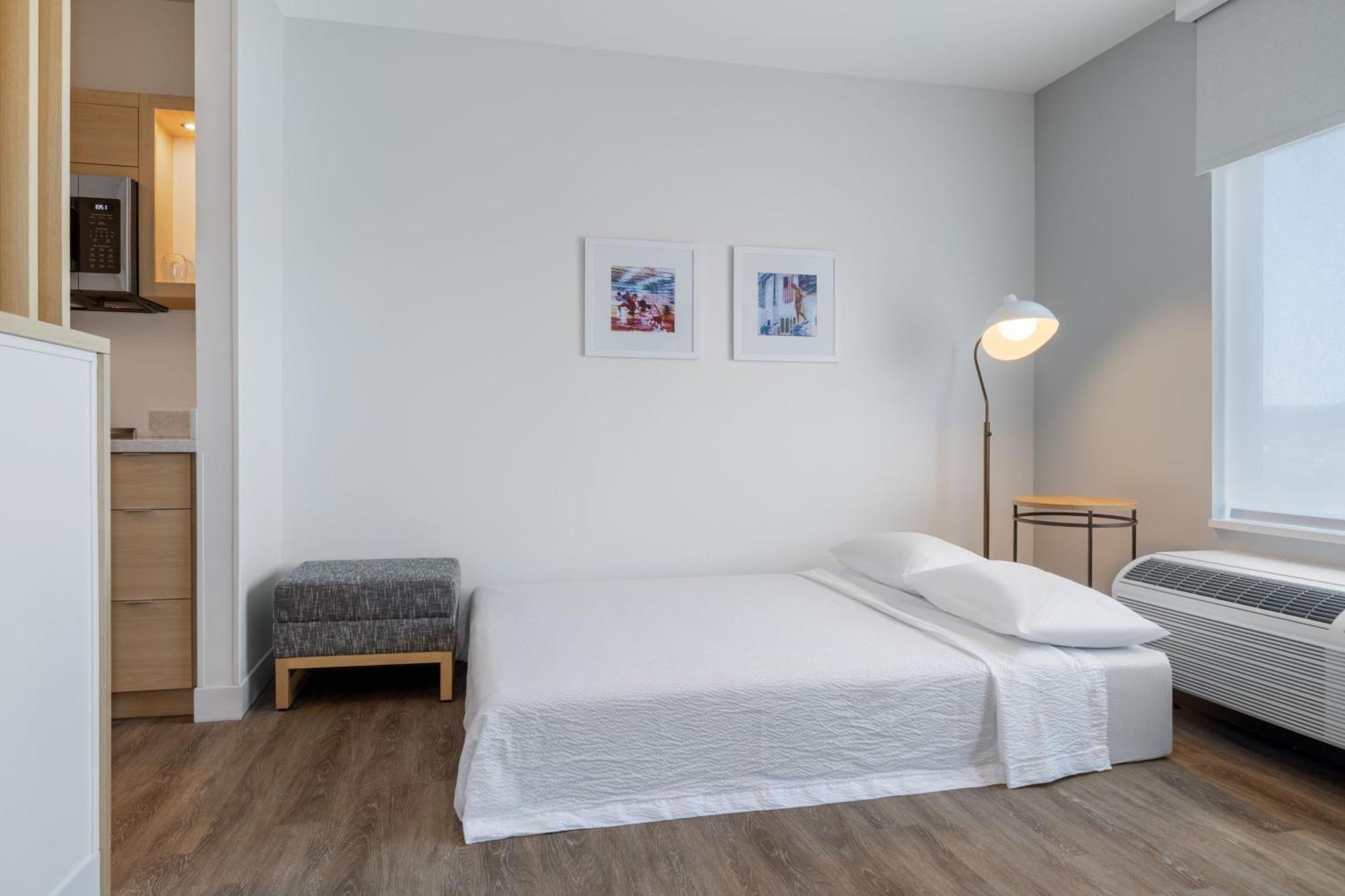Towneplace Suites By Marriott Geneva At Spire Academy מראה חיצוני תמונה
